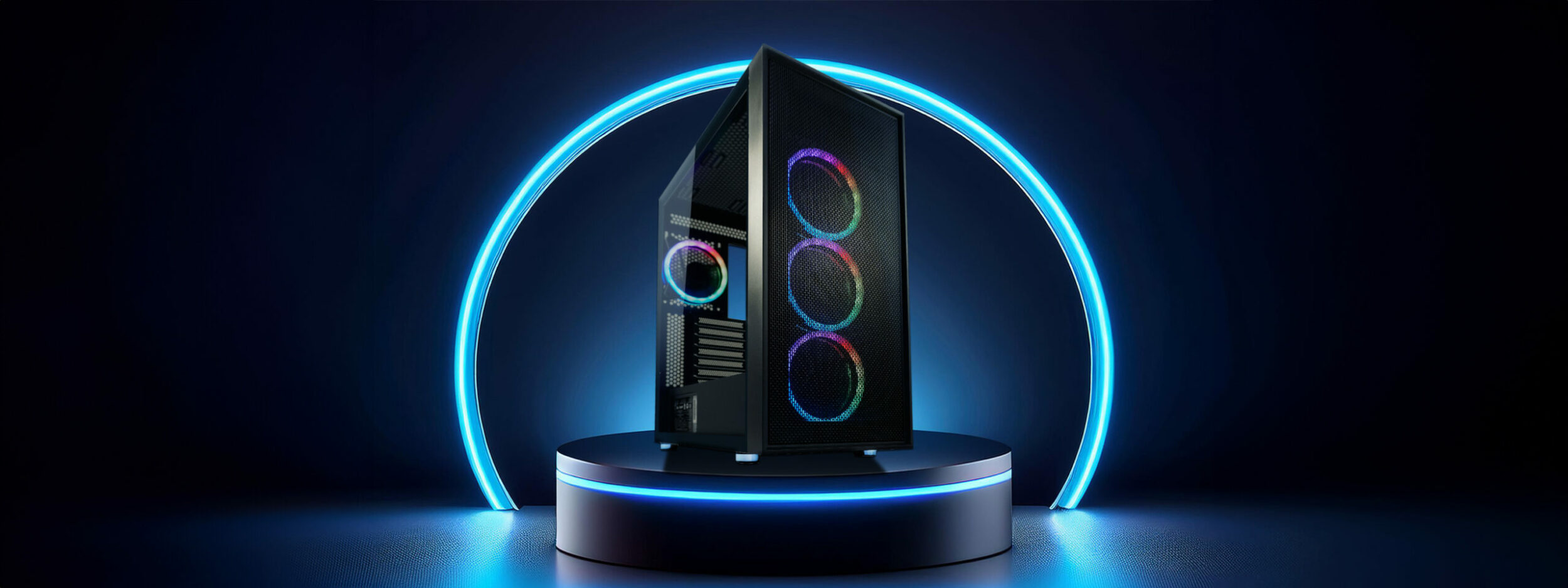 Hero Image des ATX Gaming-Gehäuses 802B Black_Wanderer_X, das auf einem schwarzen Podest mit blauem Licht steht. Hinter dem Gehäuse ist ein Kreis, der blau leuchtet.