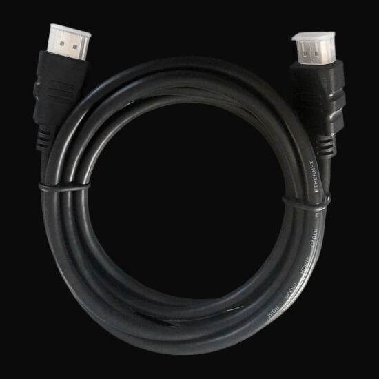 LC-C-HDMI-2M-1 Monitorkabel vor einem dunklen Hintergrund. Das Kabel ist dabei zusammengerollt und die Anschlüsse schauen nach oben.