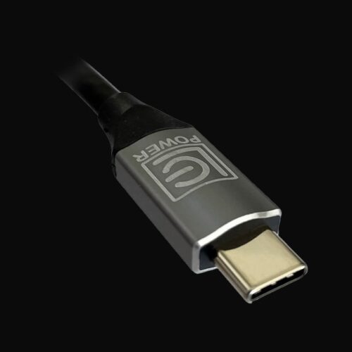 USB-C Anschluss des LC-C-C-DP-2M Monitor Kabels vor einem dunklen Hintergrund.